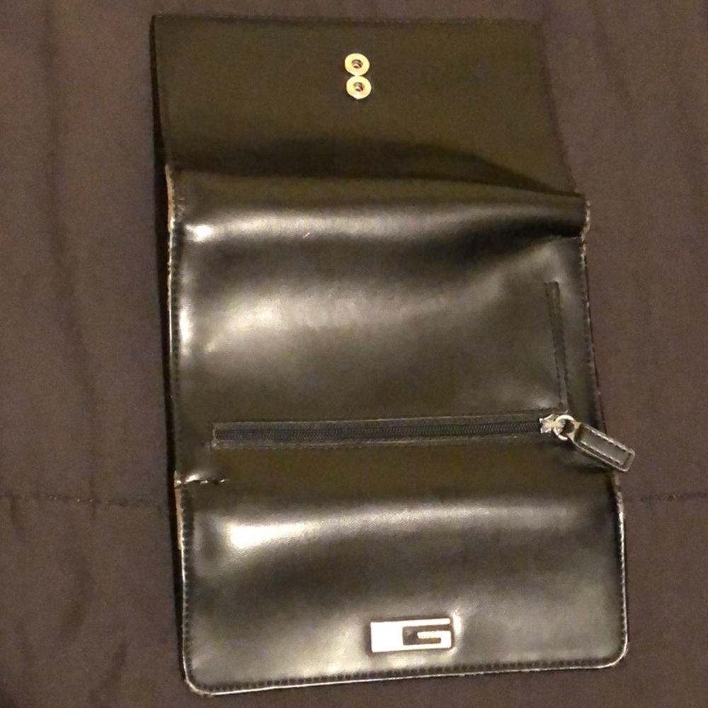 Guess Wallet - Picture 3 of 14